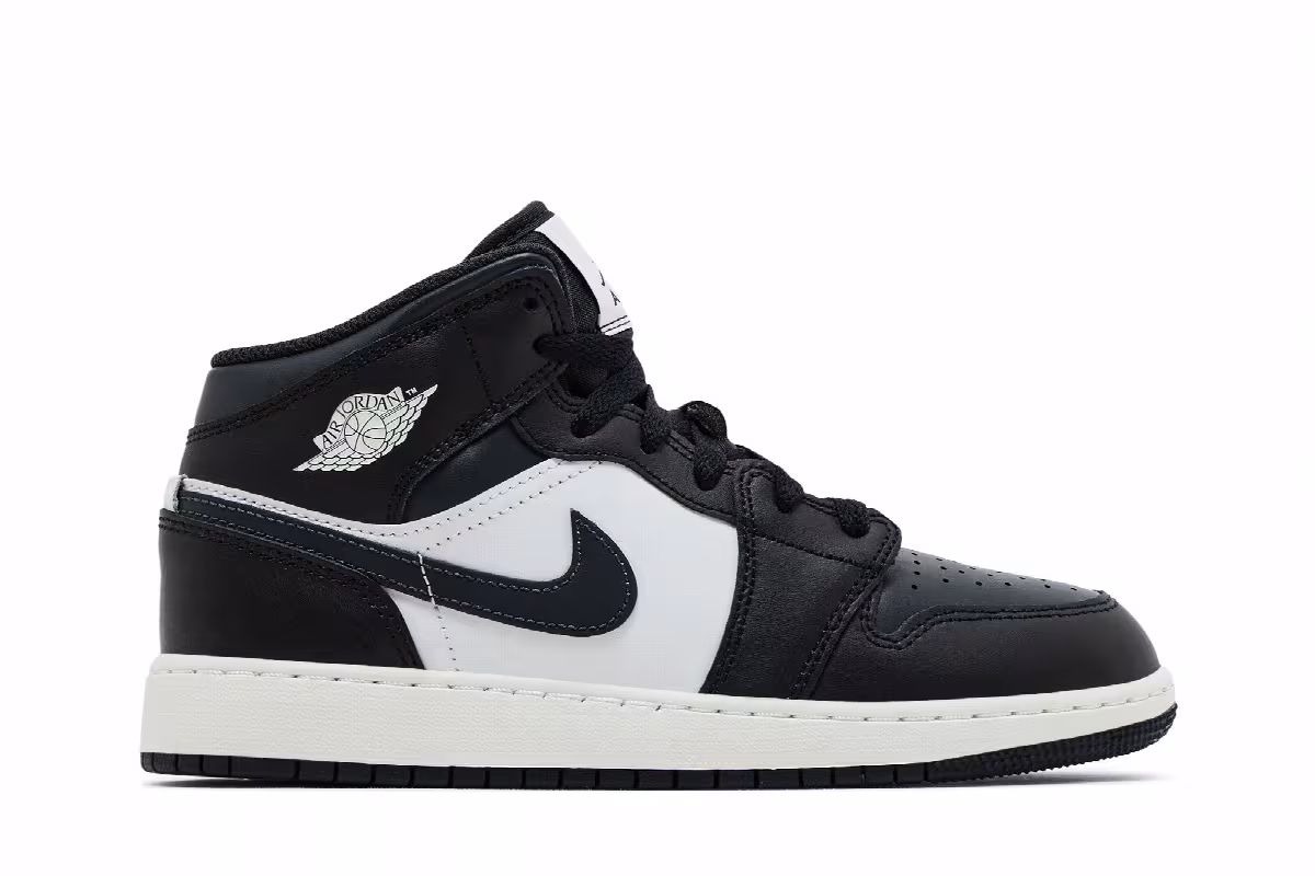 Air Jordan 1 Mid GS Black Off Noir, view 2