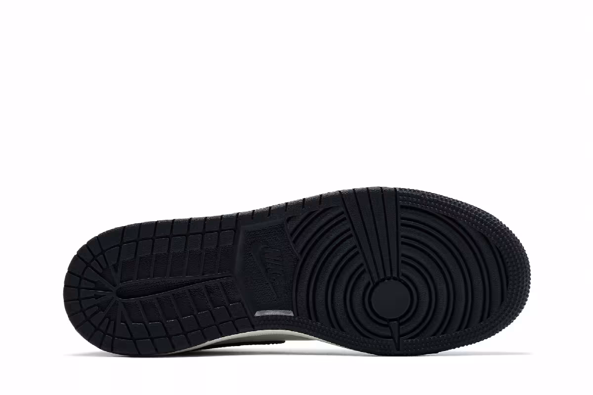 Air Jordan 1 Mid GS Black Off Noir, view 5