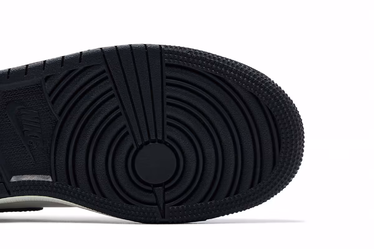 Air Jordan 1 Mid GS Black Off Noir, view 6
