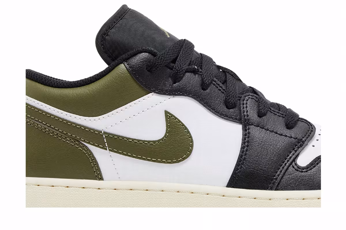 Air Jordan 1 Low GS Black Toe Medium Olive, view 3