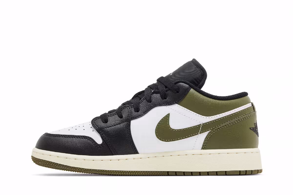 Air Jordan 1 Low GS Black Toe Medium Olive, view 4