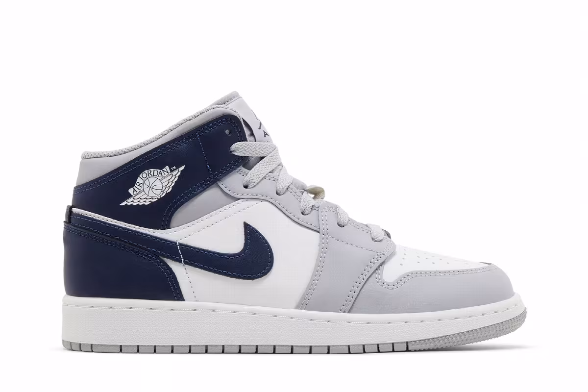 Air Jordan 1 Mid GS Wolf Grey Midnight Navy, view 2