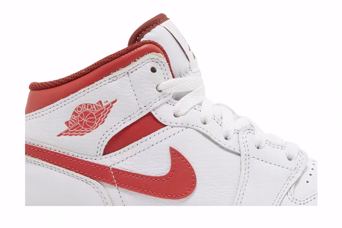 Air Jordan 1 Mid SE GS White Dune Red, view 3