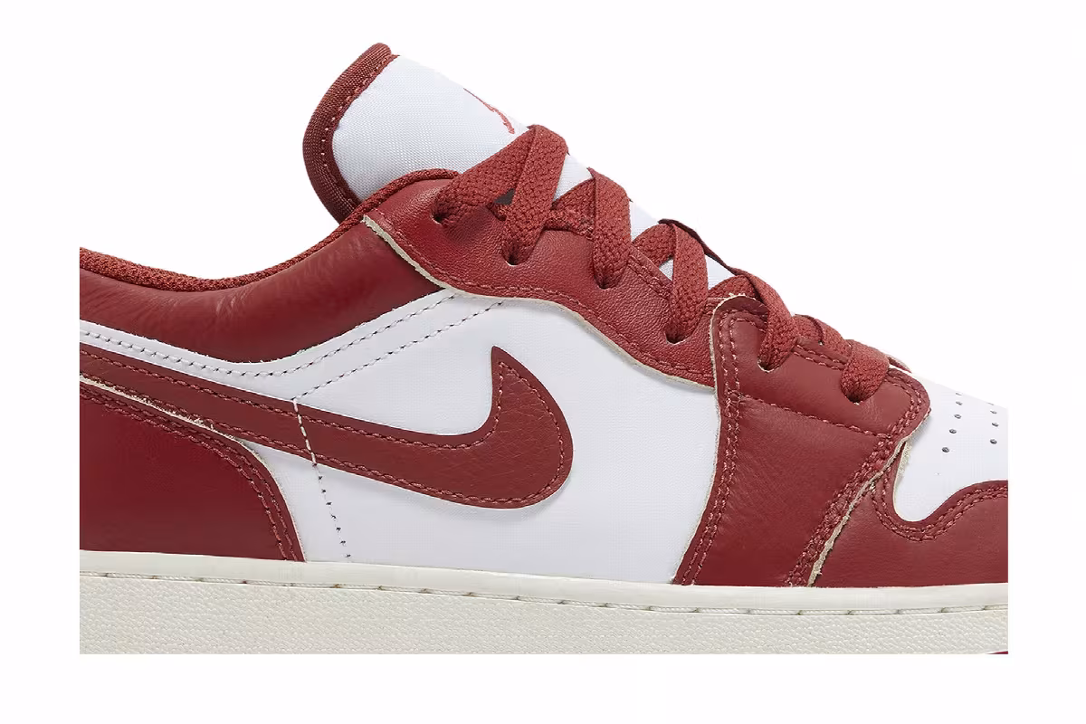 Air Jordan 1 Low SE GS Dune Red, view 3