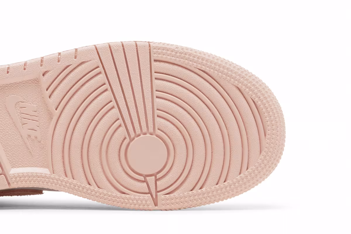 Air Jordan 1 Mid SE GS Legend Pink, view 6