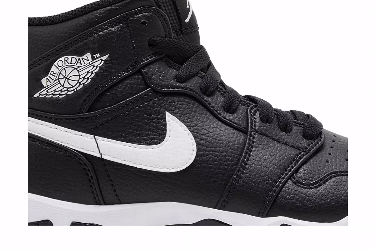 Air Jordan 1 Mid Cleat GS Black White, view 3