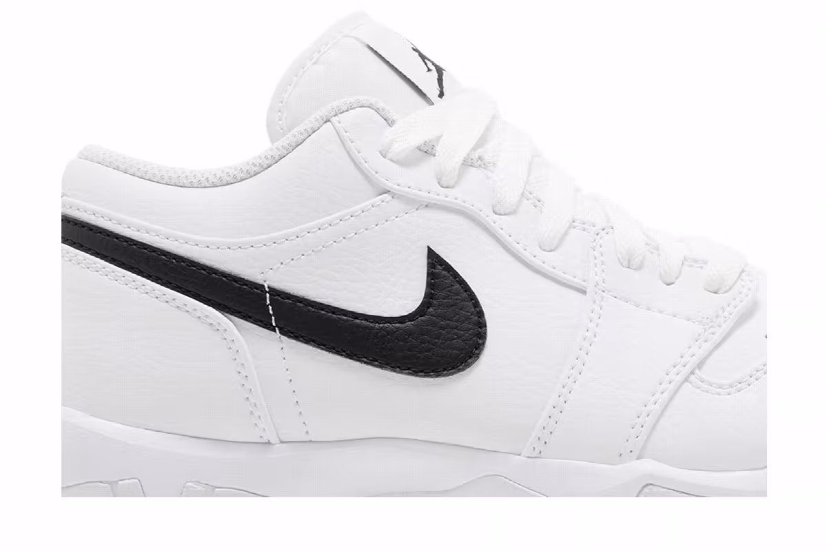 Air Jordan 1 Low Cleat GS White Black, view 3