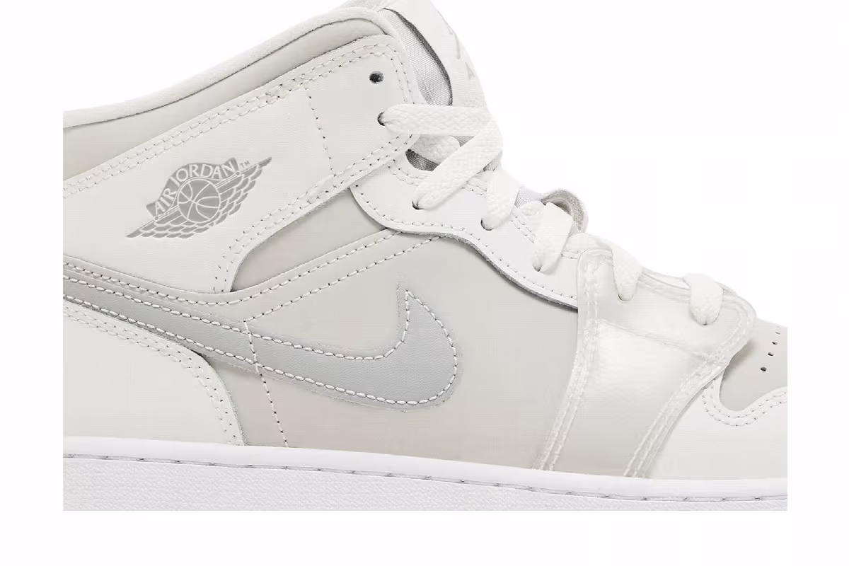 Air Jordan 1 Mid SE GS Summit White Metallic Silver, view 3