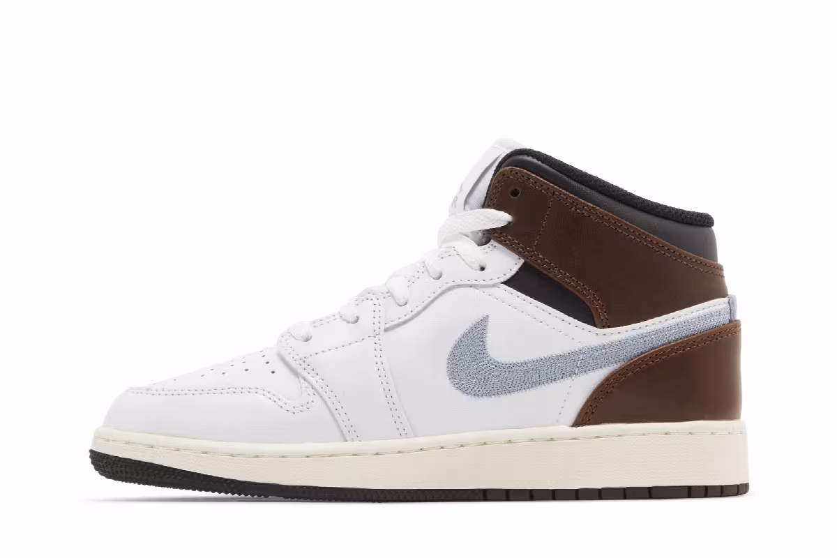 Air Jordan 1 Mid SE GS White Blue Grey, view 4