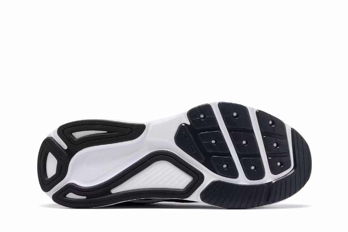 Nike Women's Structure 26 Black White, view 5