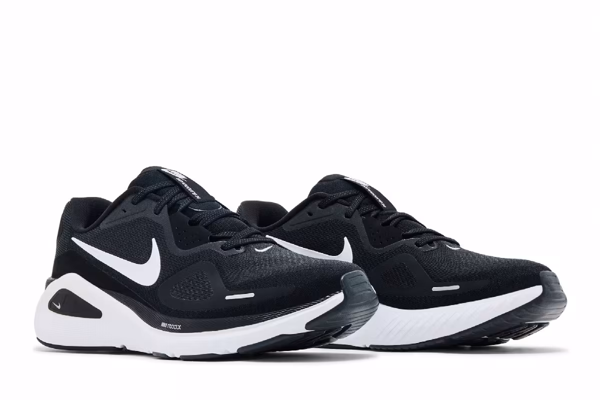 Nike Structure 26 Black White, view 9