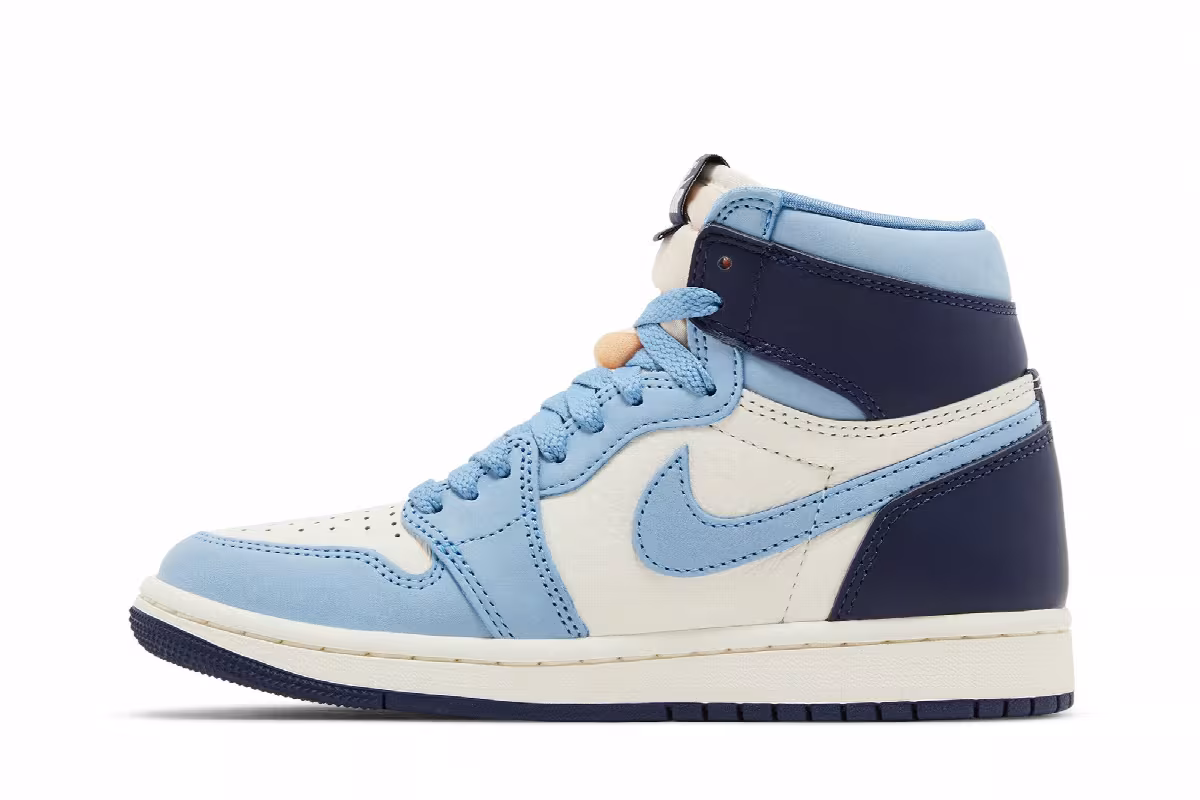 Women's Air Jordan 1 High OG First in Flight, view 4