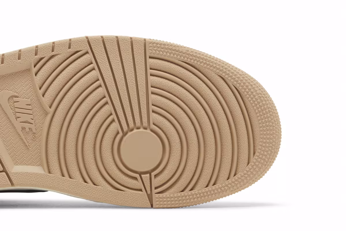 Women's Air Jordan 1 High OG Latte, view 6
