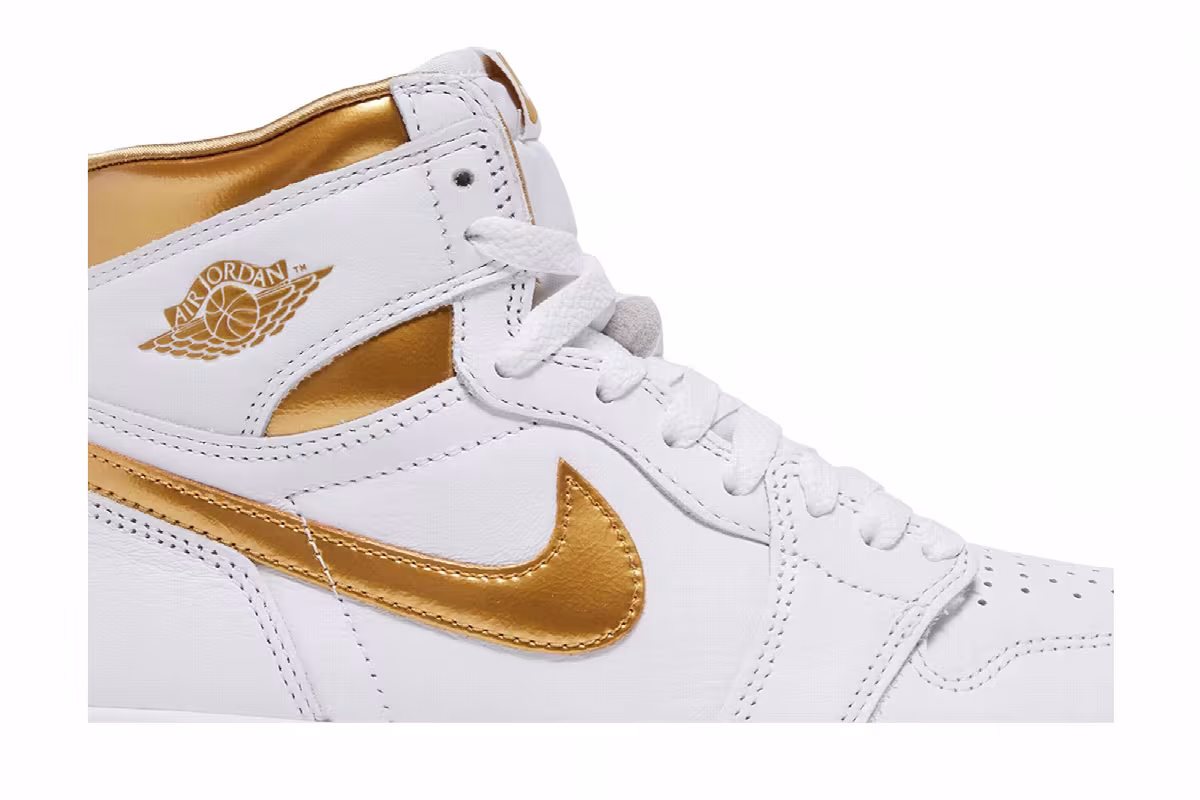 Women's Air Jordan 1 High OG Metallic Gold, view 3