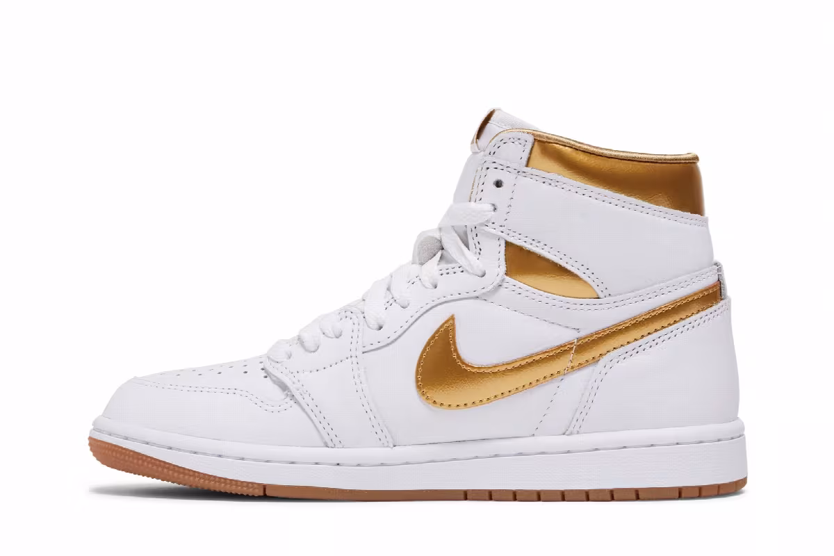 Women's Air Jordan 1 High OG Metallic Gold, view 4