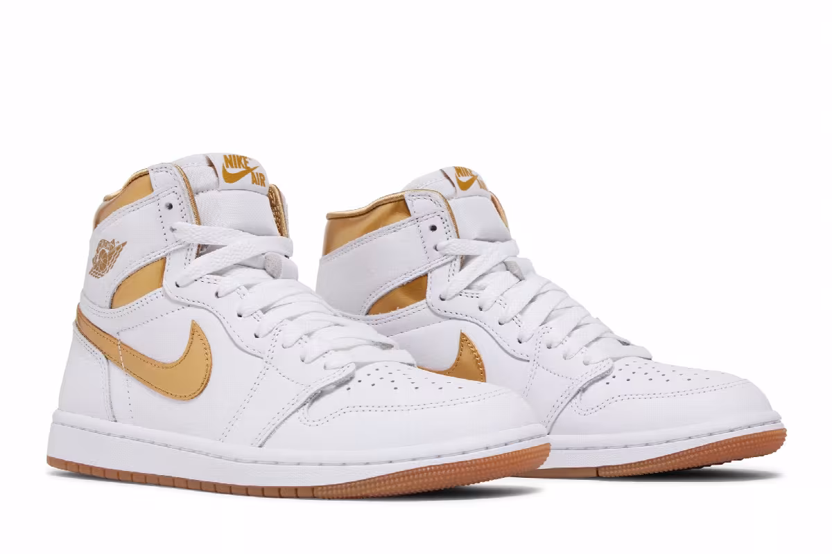 Women's Air Jordan 1 High OG Metallic Gold, view 9