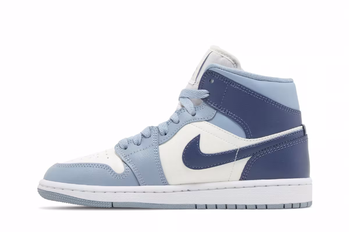 Women's Air Jordan 1 Mid Diffused Blue, view 4