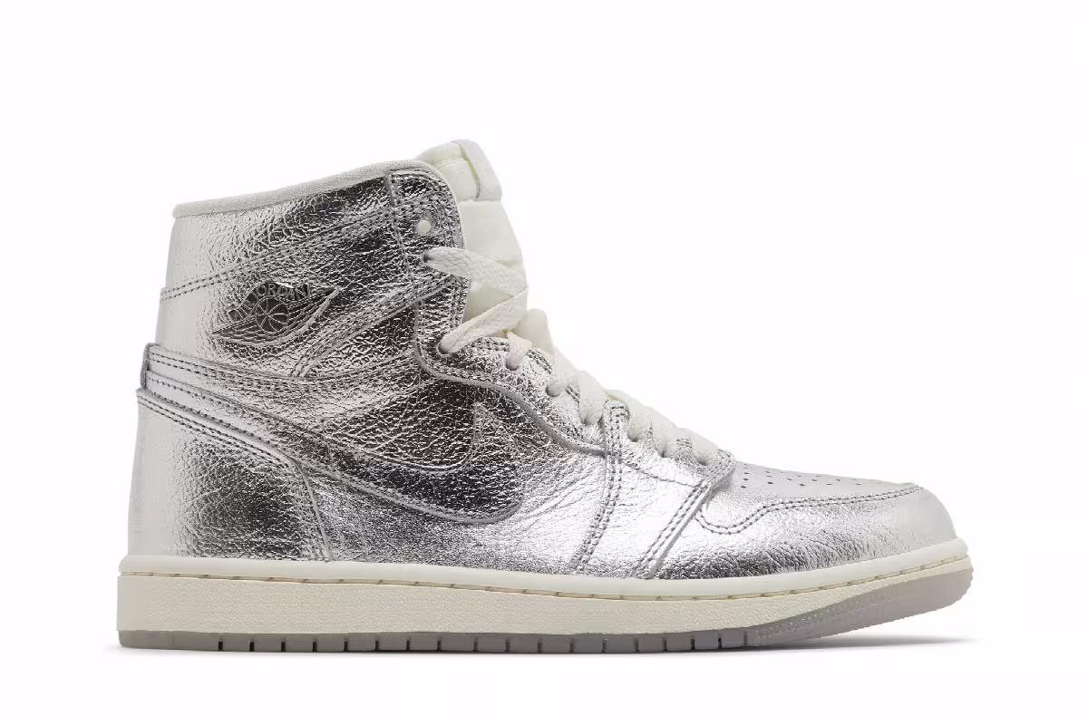 Women's Air Jordan 1 High OG Chrome, view 2