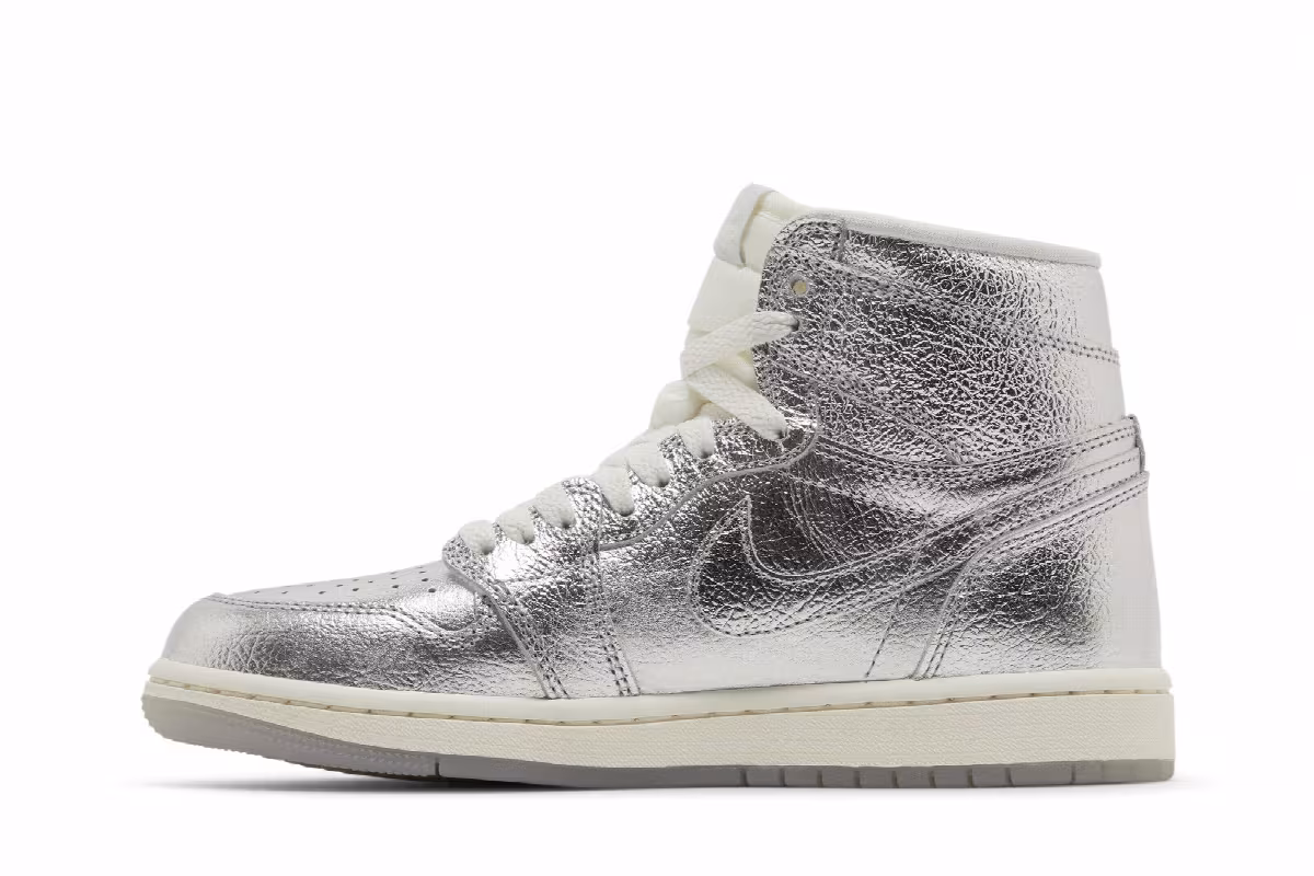 Women's Air Jordan 1 High OG Chrome, view 4