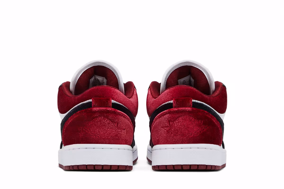 Women's Air Jordan 1 Low SE Velvet Black Toe, view 7