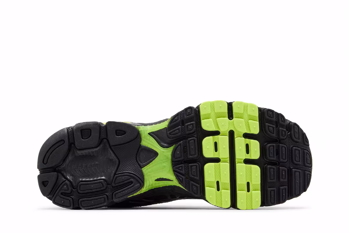 Nike Air Max Moto 2K Black/Volt/Dark Smoke Grey/Metallic Pewter, view 5