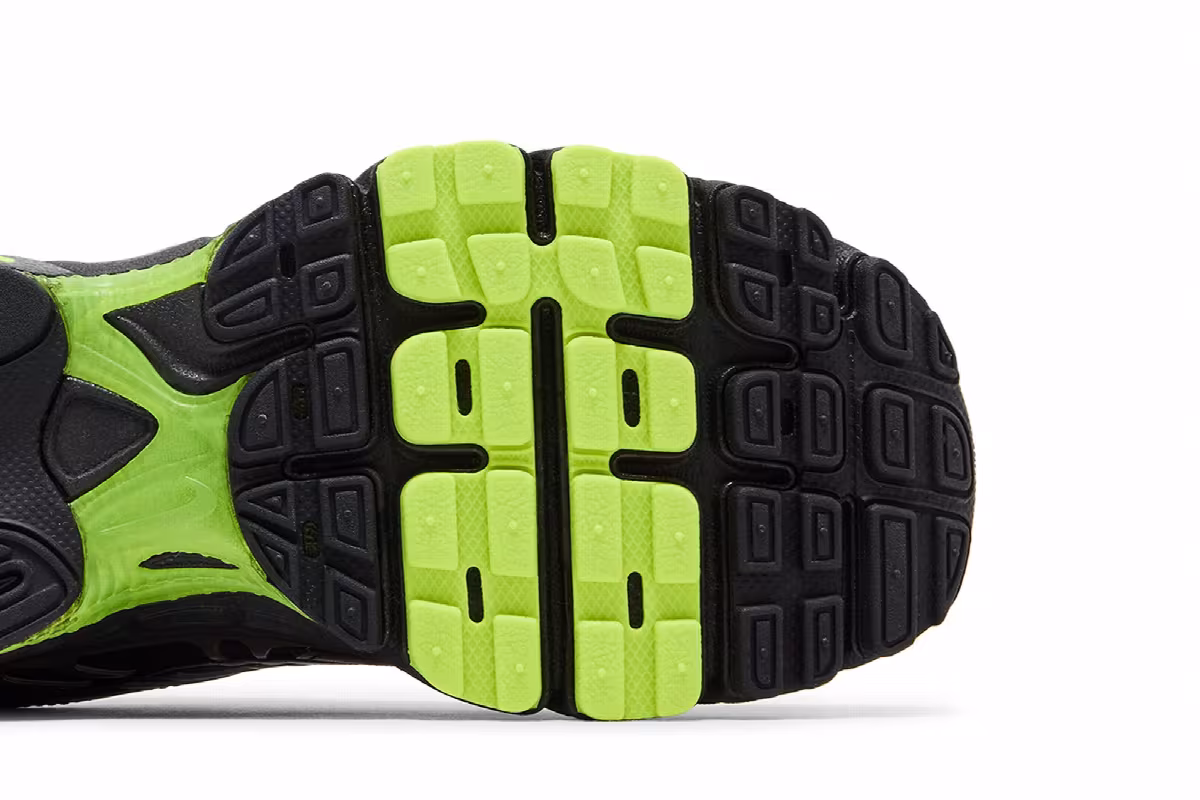 Nike Air Max Moto 2K Black/Volt/Dark Smoke Grey/Metallic Pewter, view 6