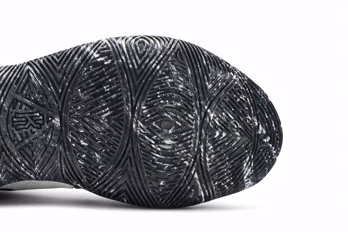 Nike Kyrie 5 EP Cookies and Cream, view 6