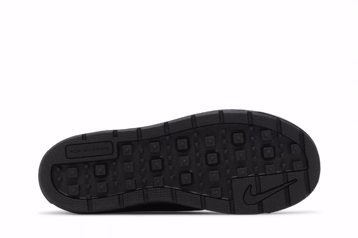 Nike Woodside 2 High GS Triple Black, view 5