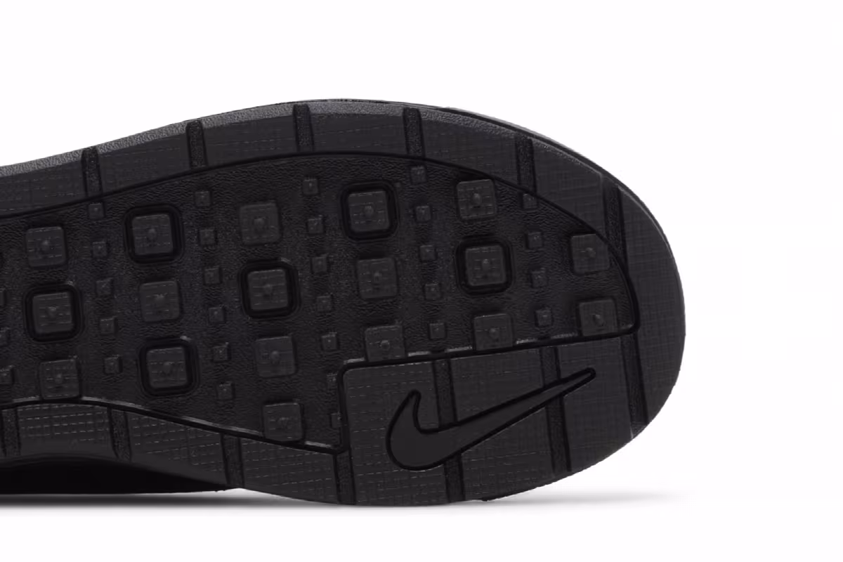 Nike Woodside 2 High GS Triple Black, view 6