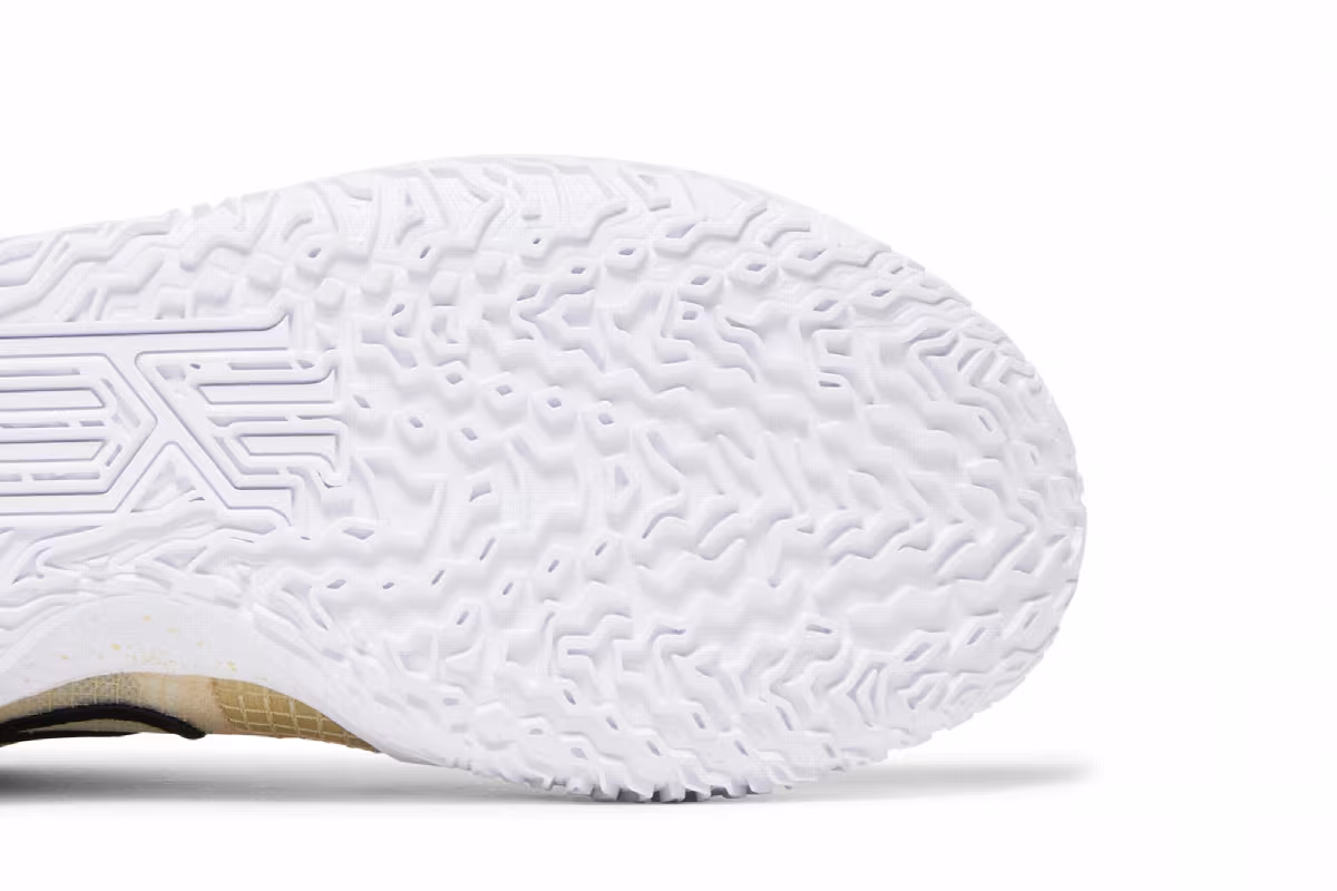 Nike Kyrie Low 4 TB Team Gold, view 6