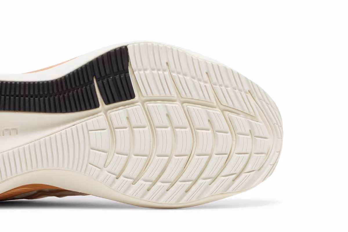 Nike Women's Winflo 8 Premium Sail Metallic Copper Coin, view 6