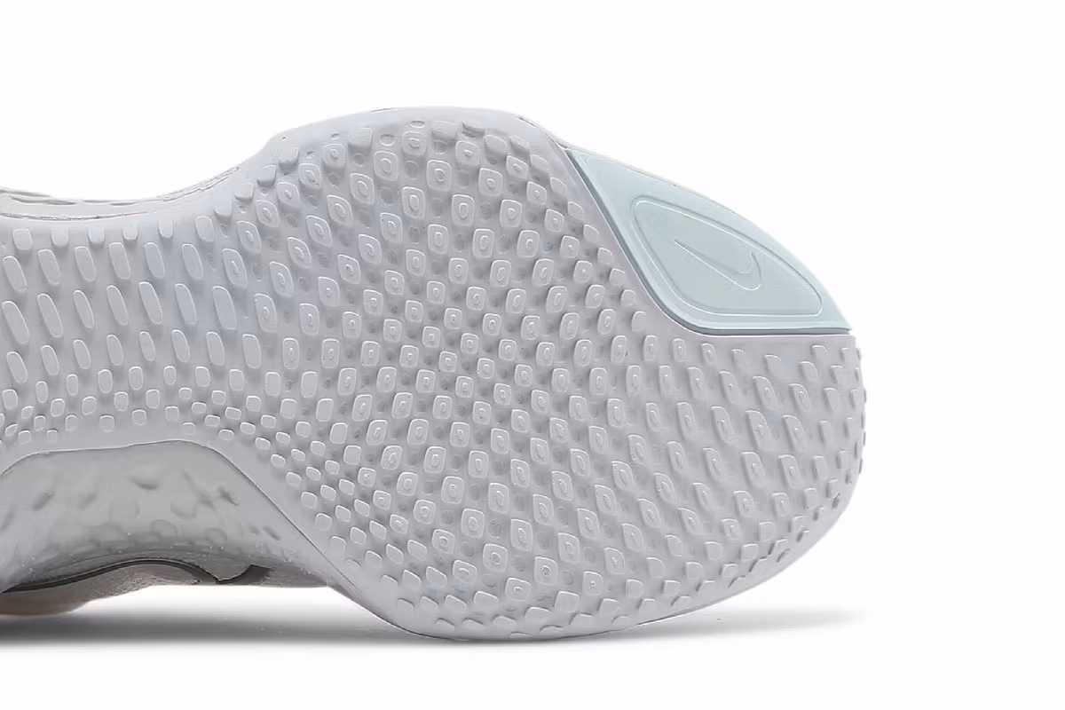 Nike ZoomX Invincible Run Flyknit White Metallic Silver, view 6