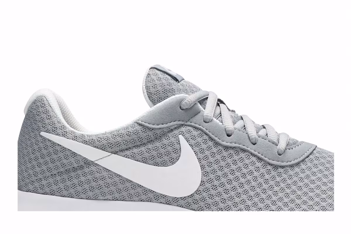 Nike Women's Tanjun Wolf Grey, view 3