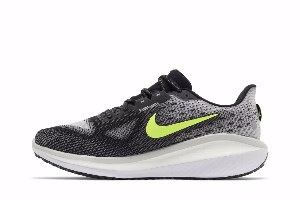 Nike Vomero 17 Black Volt, view 4