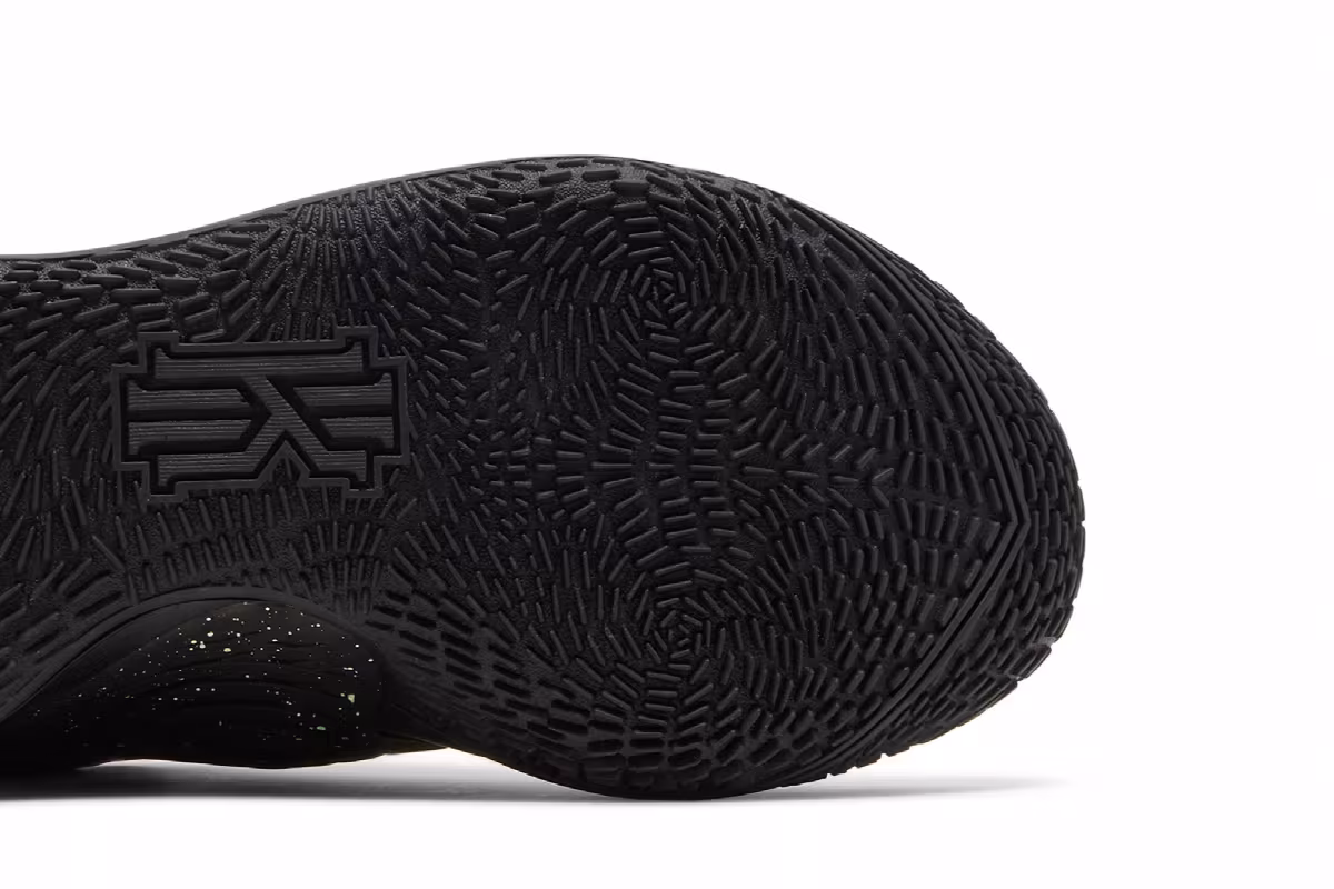 Nike Kyrie Low 3 EP Black, view 6