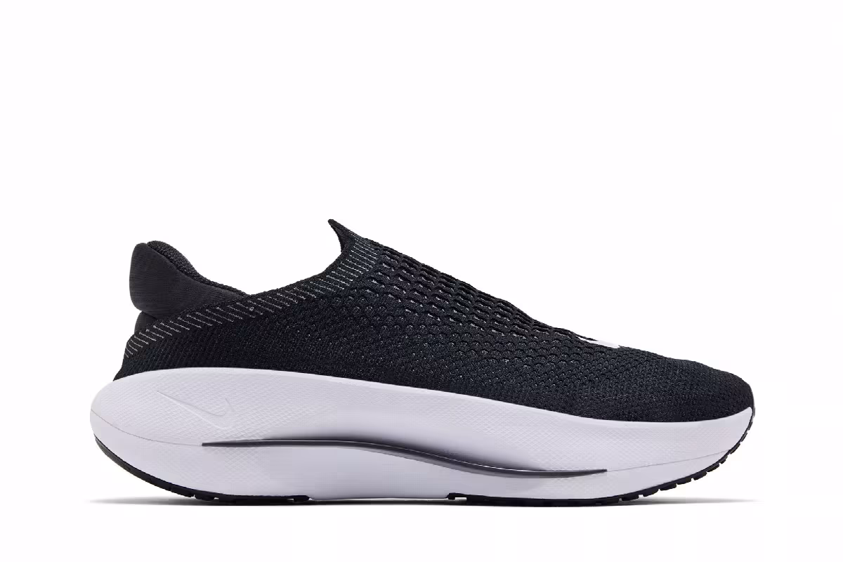 Nike Women's Reina EasyOn Black White, view 2