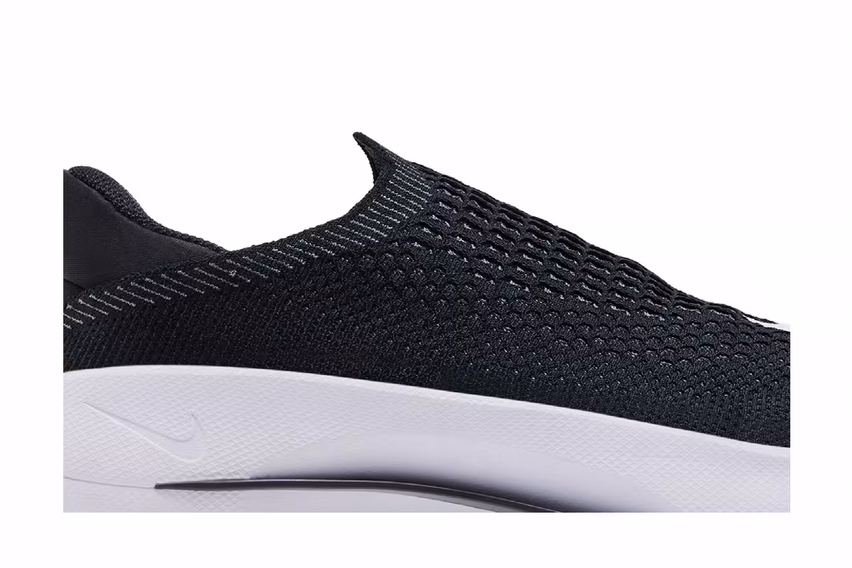 Nike Women's Reina EasyOn Black White, view 3