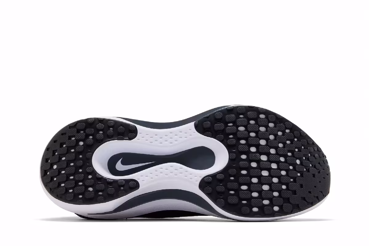 Nike Women's Reina EasyOn Black White, view 5