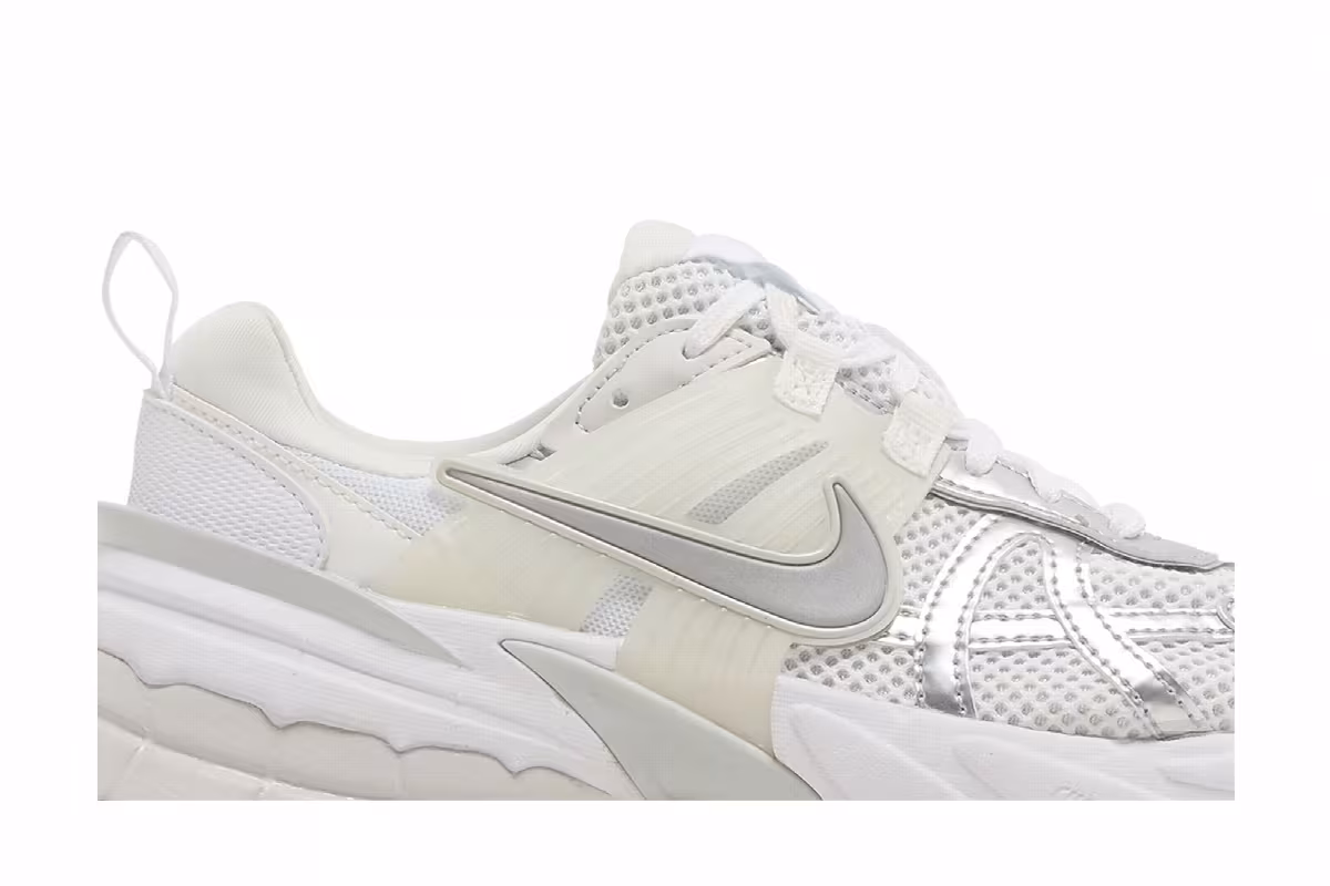 Nike Women's V2K Run Metallic Silver, view 3