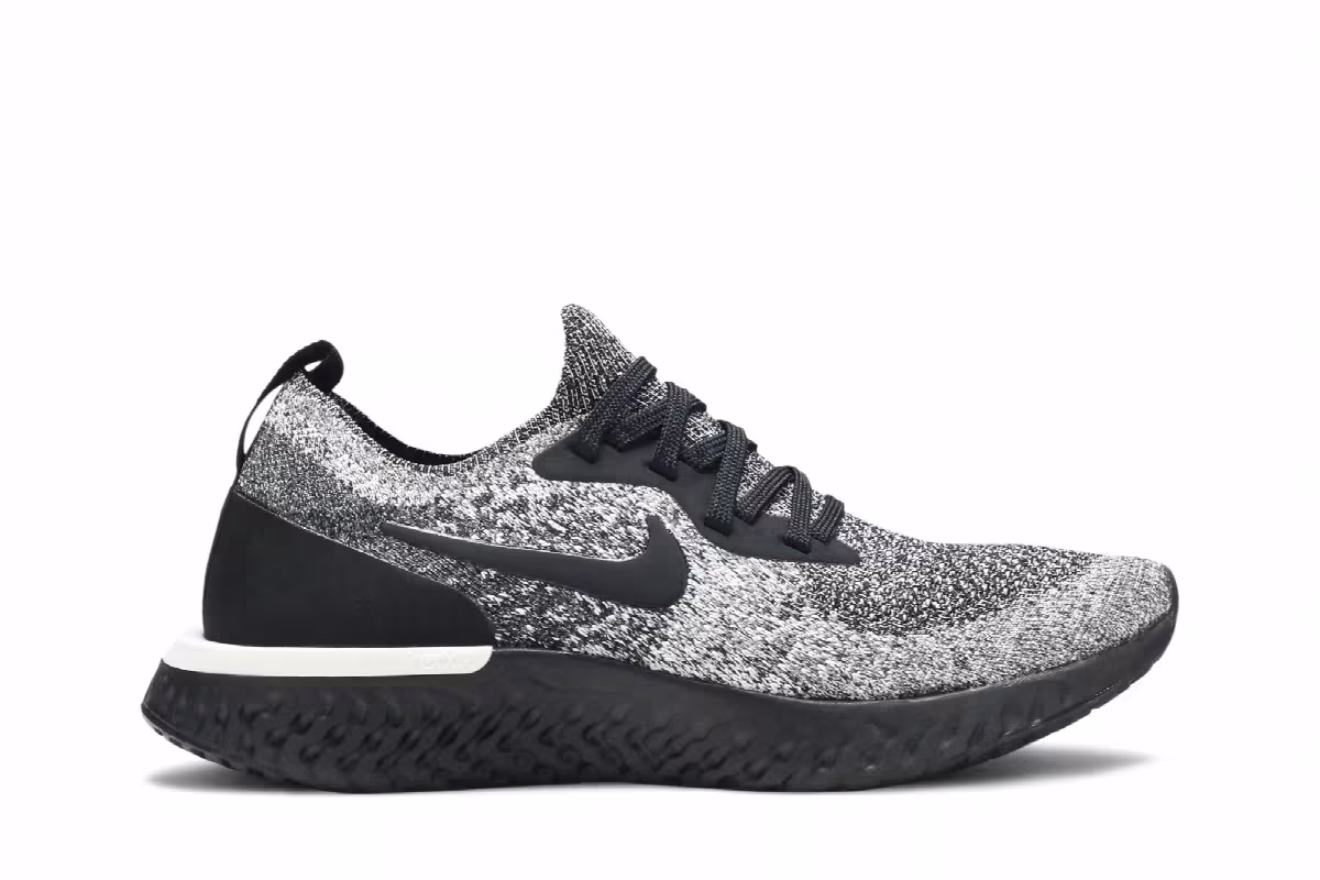 Nike Women's Epic React Flyknit Oreo, view 2