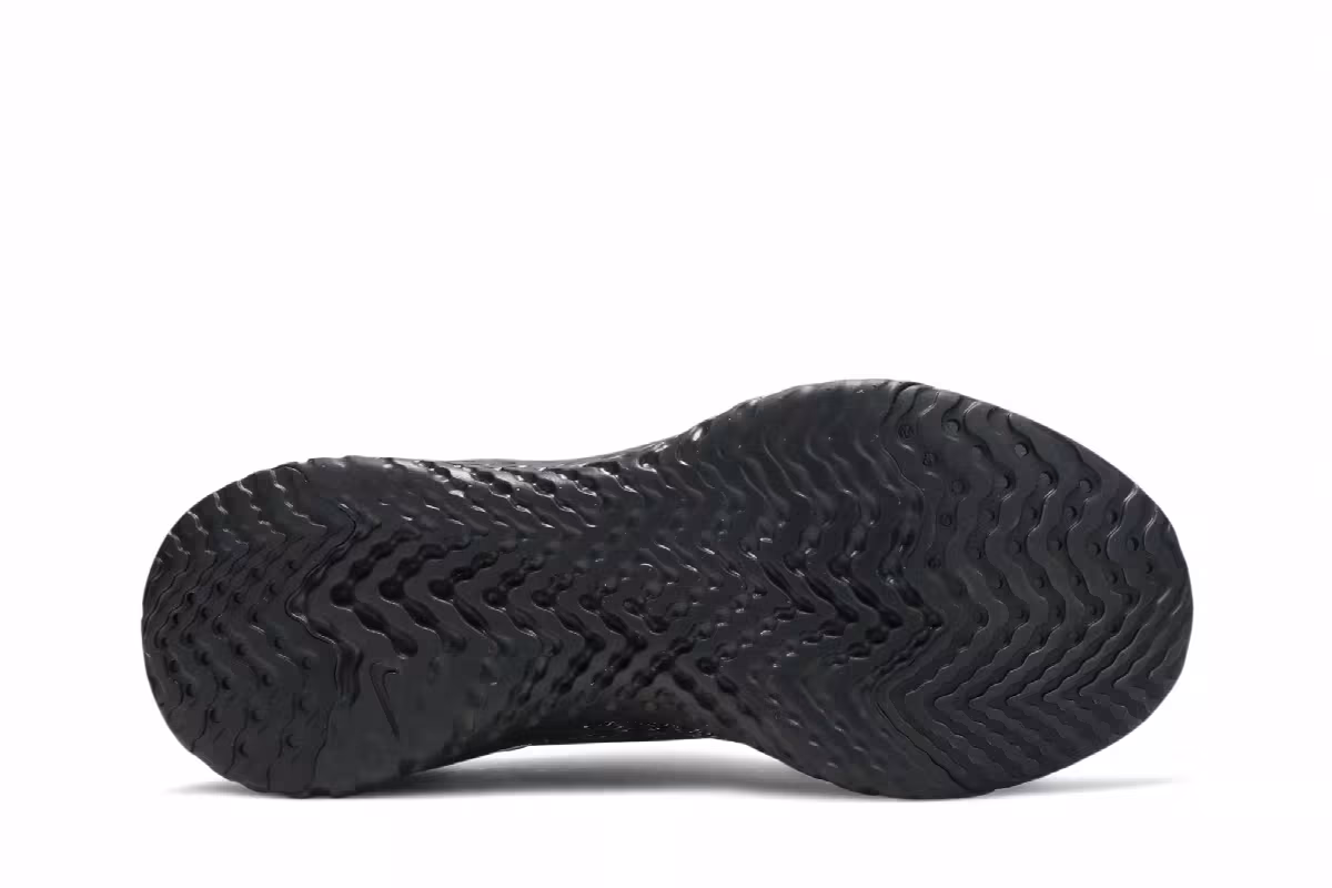 Nike Women's Epic React Flyknit Oreo, view 5
