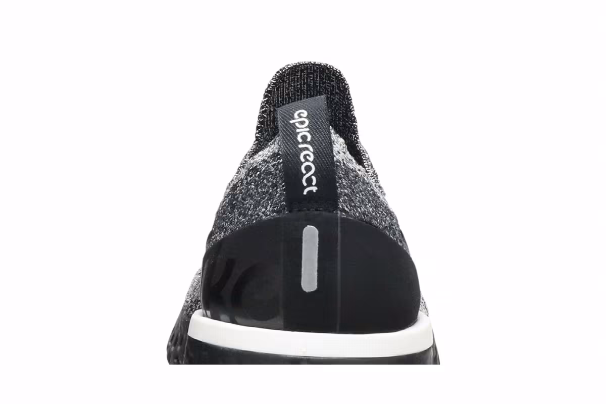Nike Women's Epic React Flyknit Oreo, view 8