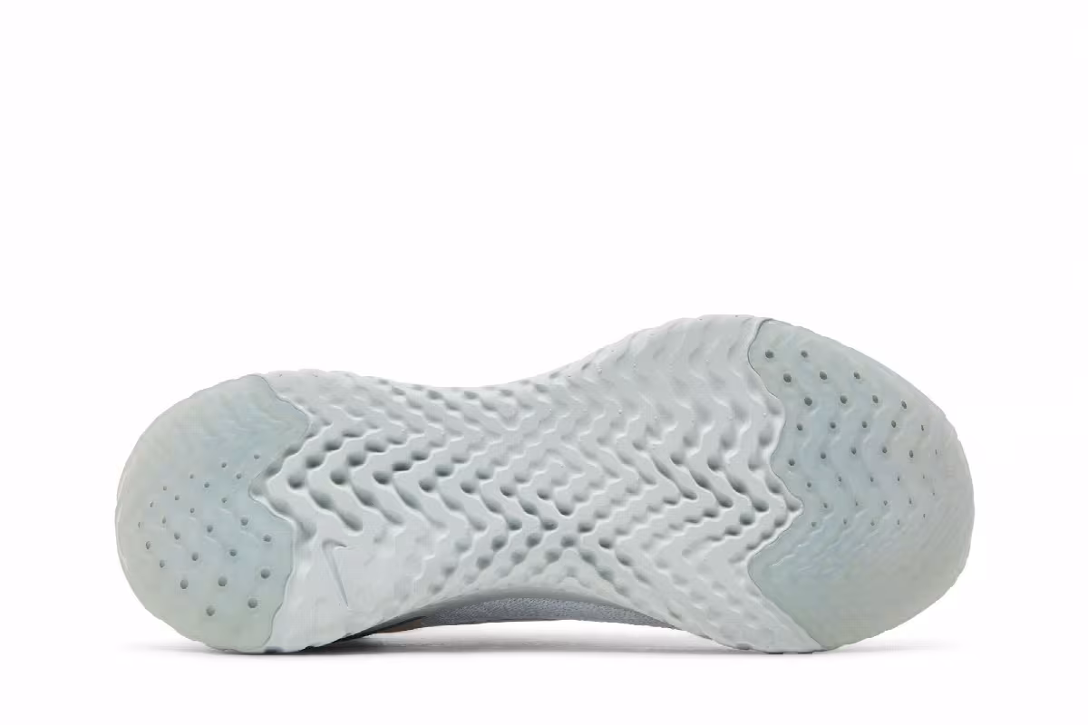 Nike Women's Epic React Flyknit Platinum Beige, view 5