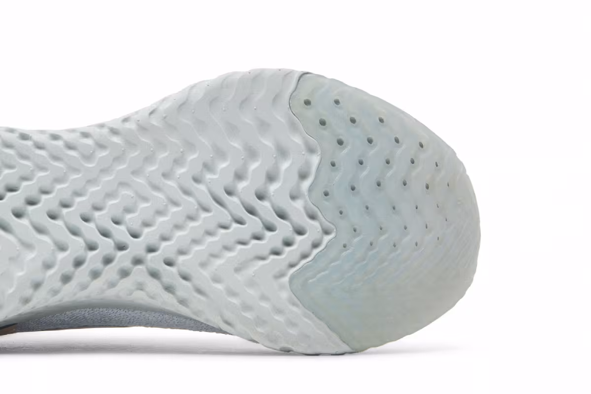Nike Women's Epic React Flyknit Platinum Beige, view 6