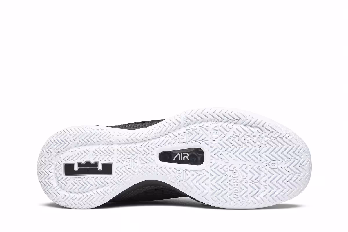 Nike LeBron Witness 3 Black White, view 5