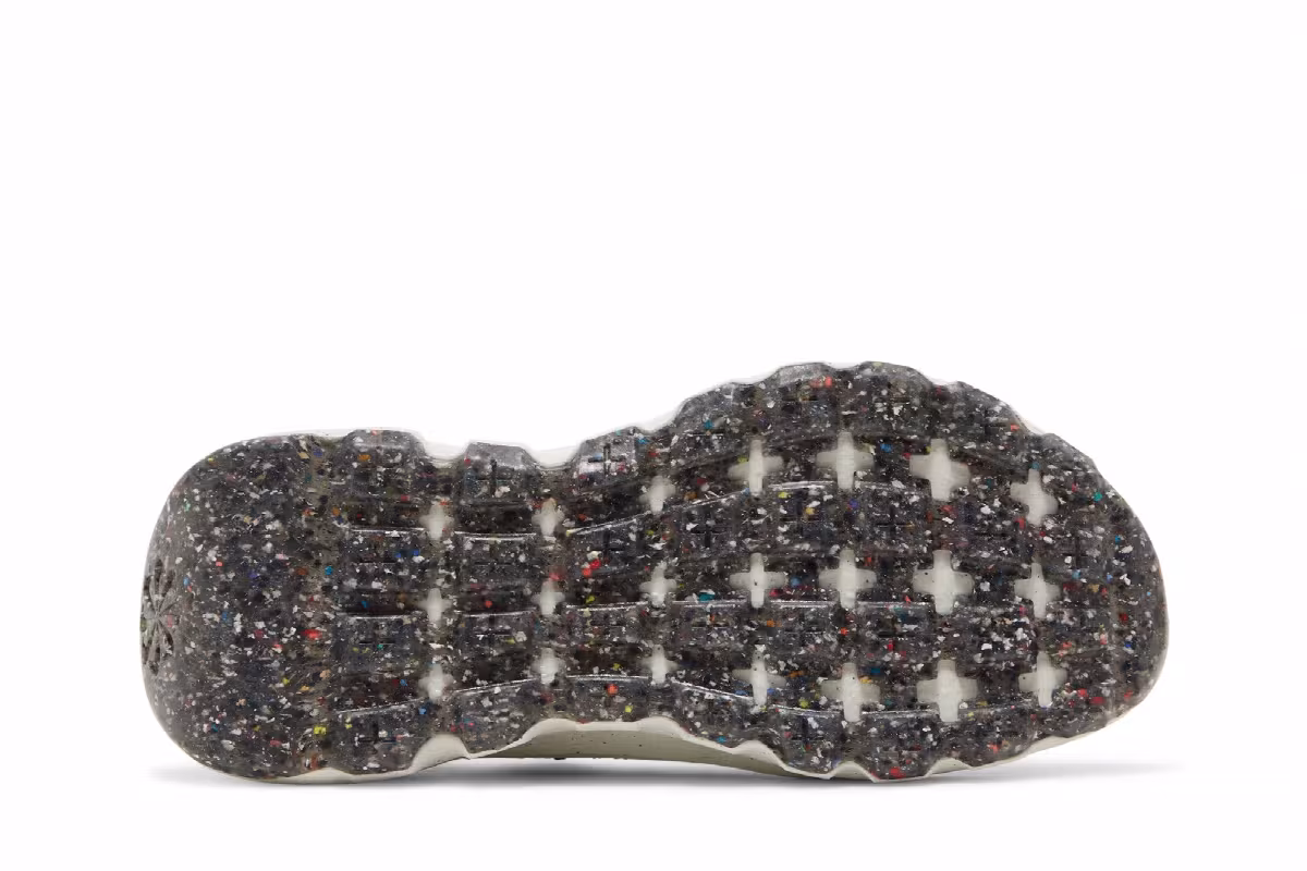 Nike Women's Space Hippie 04 Oreo, view 5