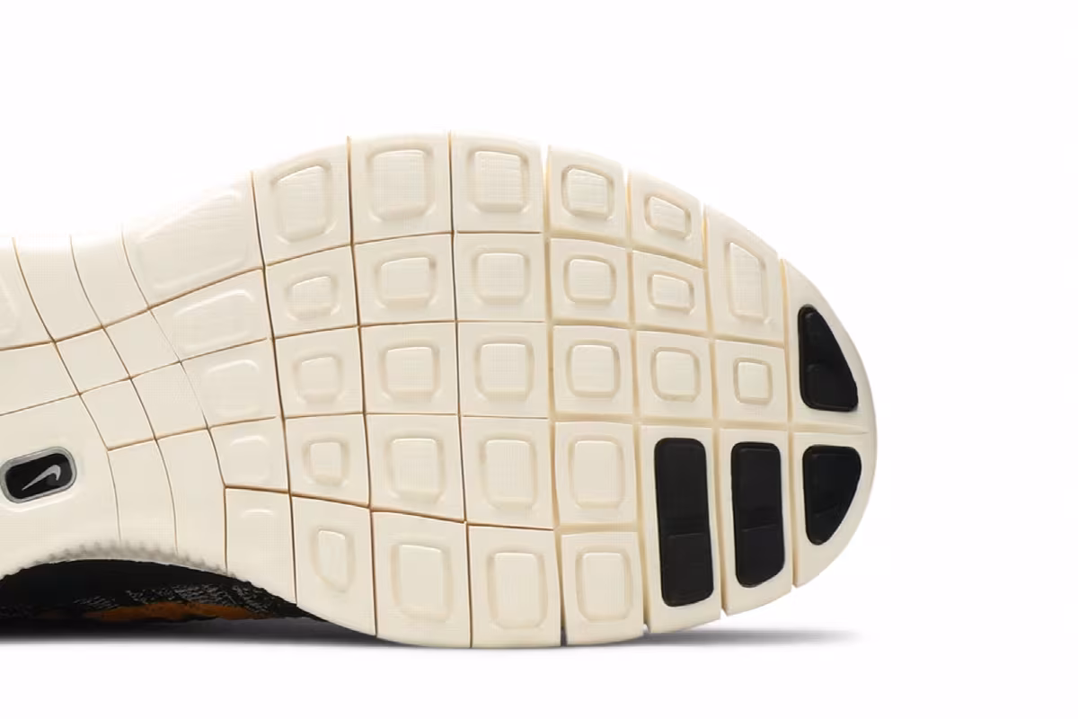 Nike Free Flyknit Chukka Sp, view 6