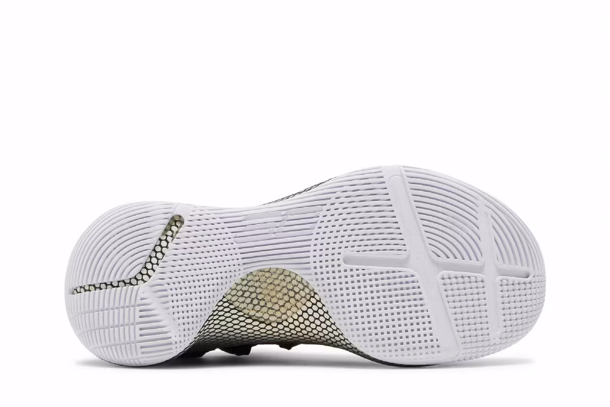 Under Armour Curry 6 Team Black Gold Metallic, view 5
