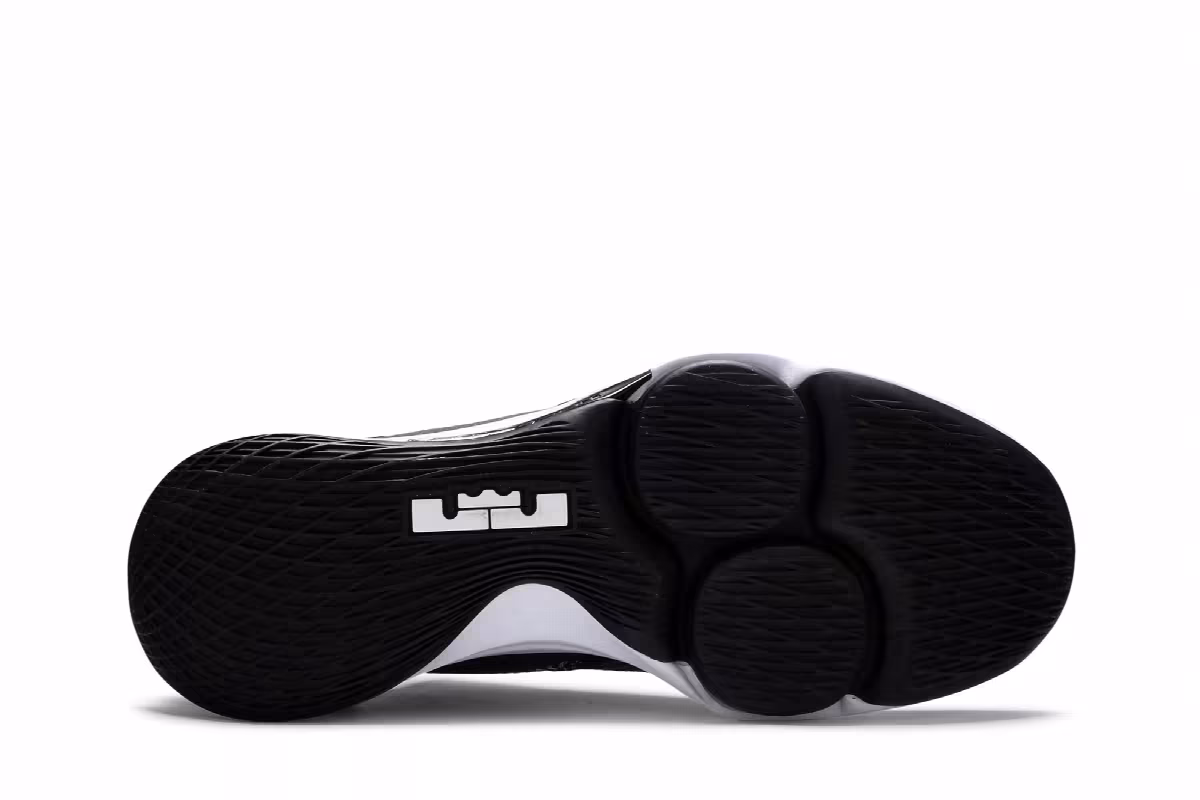 Nike LeBron Witness 4 Black, view 5