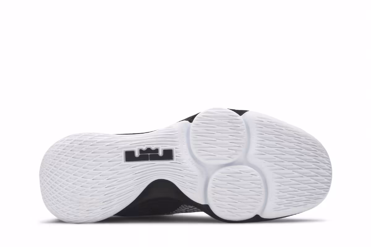 Nike LeBron Witness 4 White Black, view 5